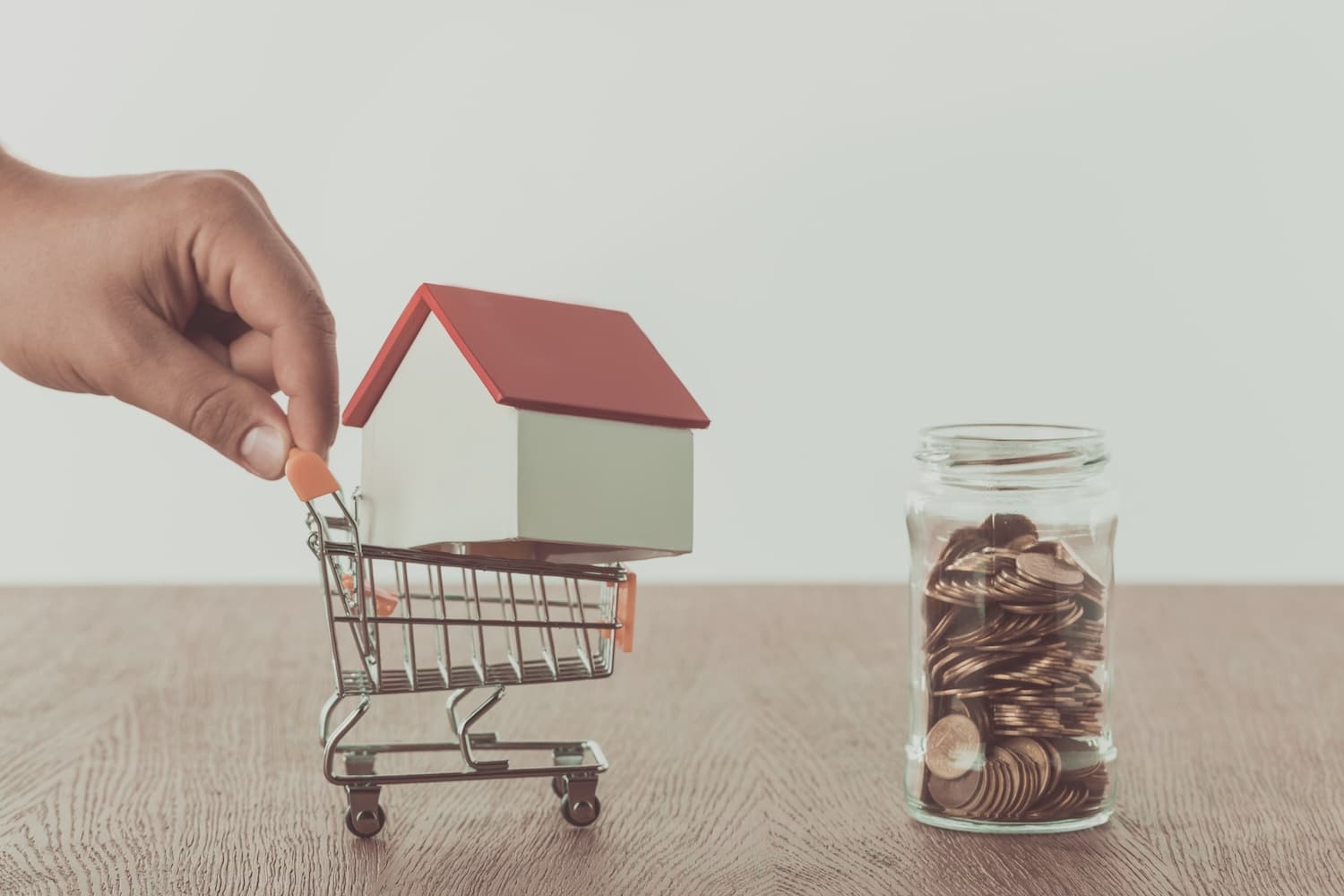 Smart Ways to Budget and Save Money for a House